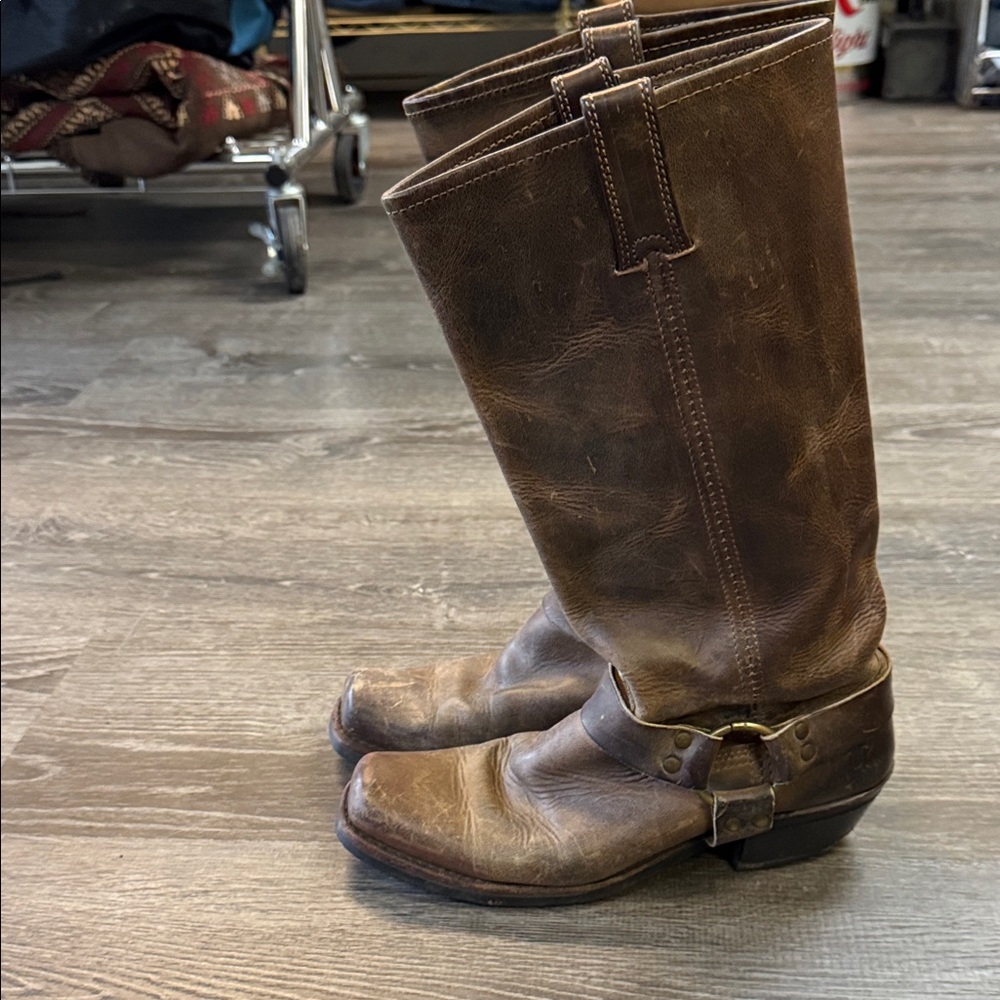 Frye
Brown Leather Combat Boots